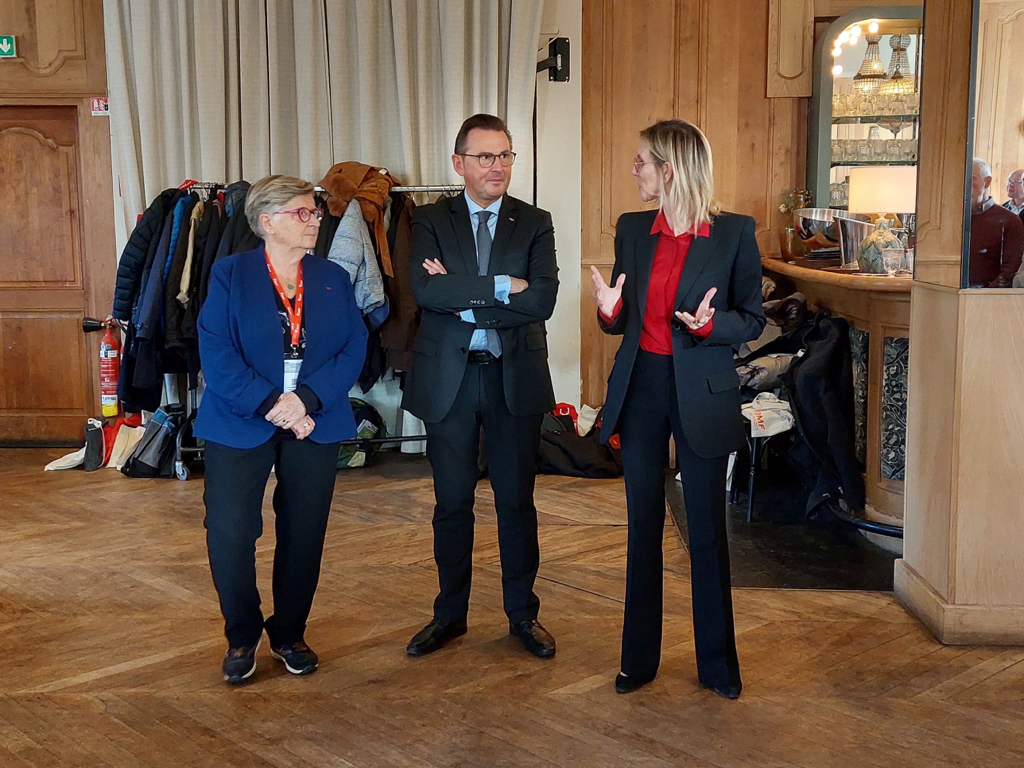 Agnès Pannier-Runacher, Frédéric Leturque et Françoise Rossignol lors du cocktail organisé par l'AMF62 en partenariat avec Enedis lors du Congrès des Maires de France